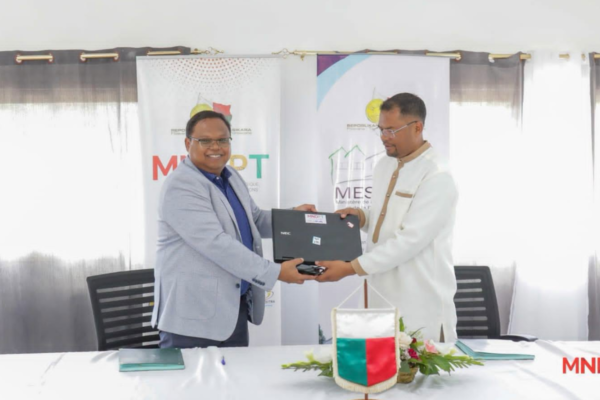 Madagascar’s MNDPT Provides 400 Laptops to Support National Baccalaureate Exams