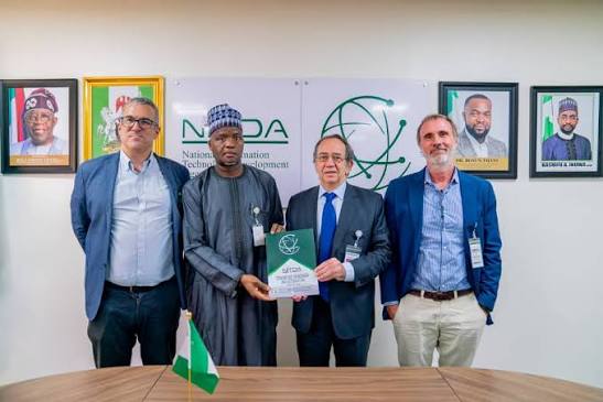 Nigeria Woos Global Tech Firms to Invest in $1bn IT Infrastructure